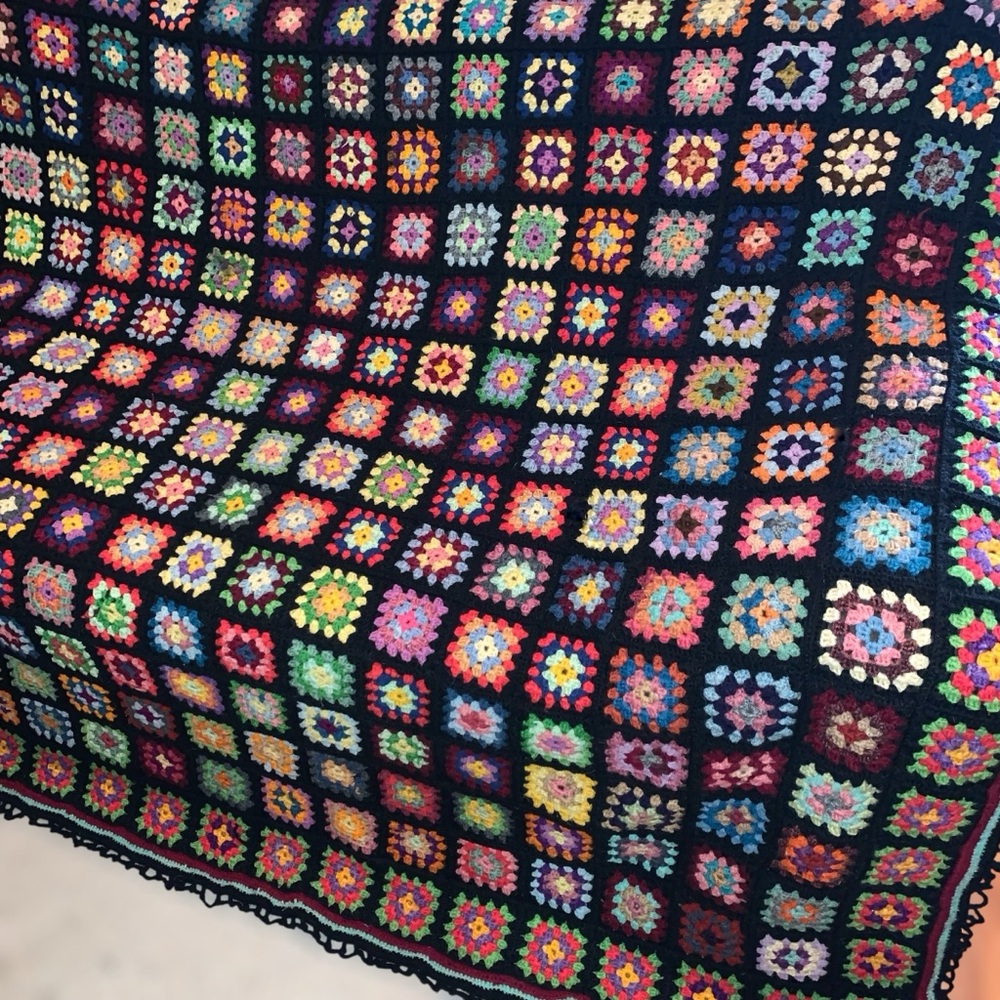 v i n t a g e :: Large Granny Square Crochet Blanket Throw Afghan - Picture 15 of 15